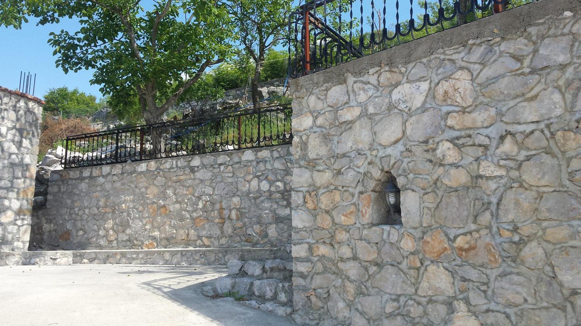 Bed and Breakfast Hyka Stone House Shkodër Esterno foto