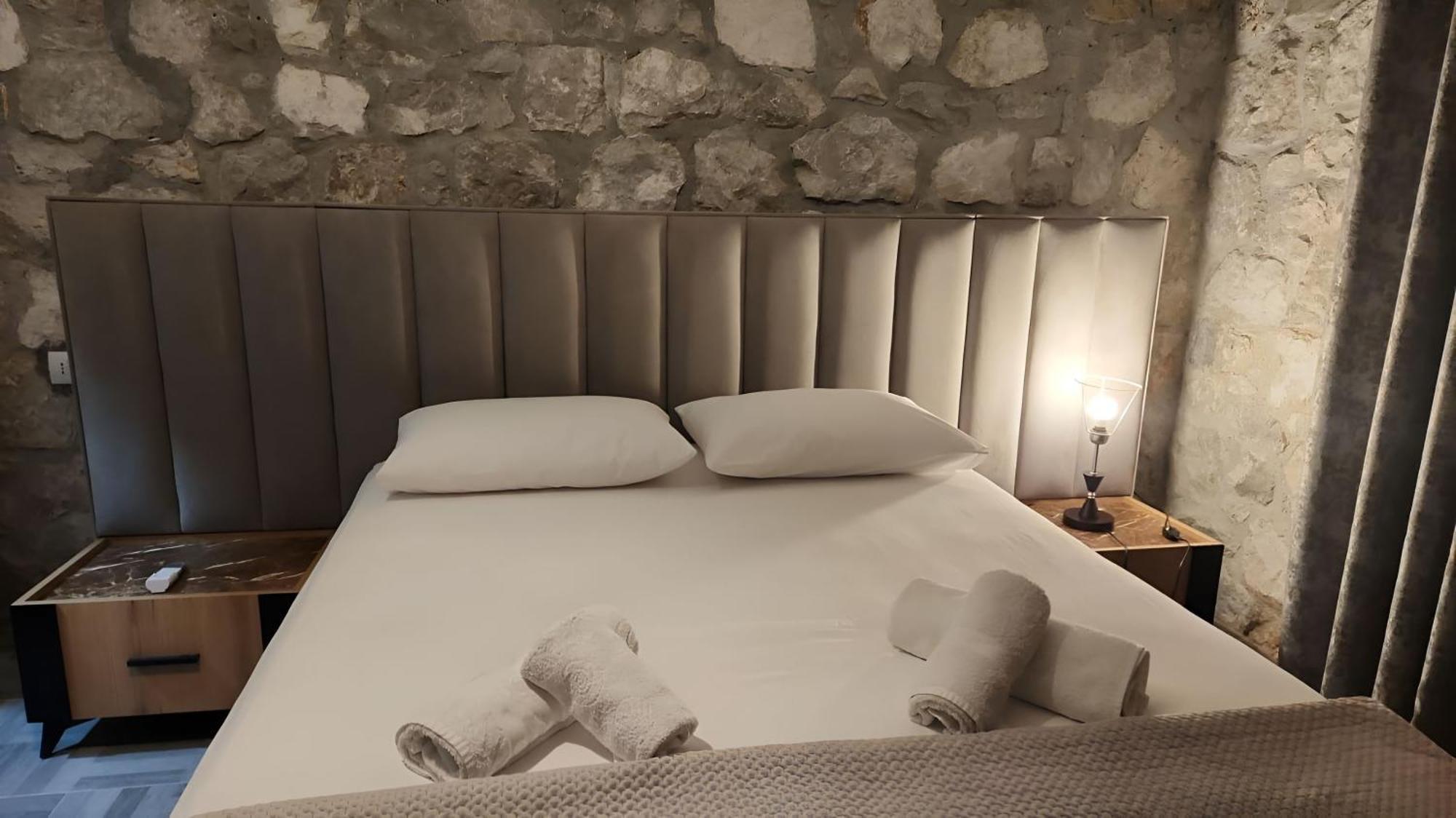 Bed and Breakfast Hyka Stone House Shkodër Esterno foto