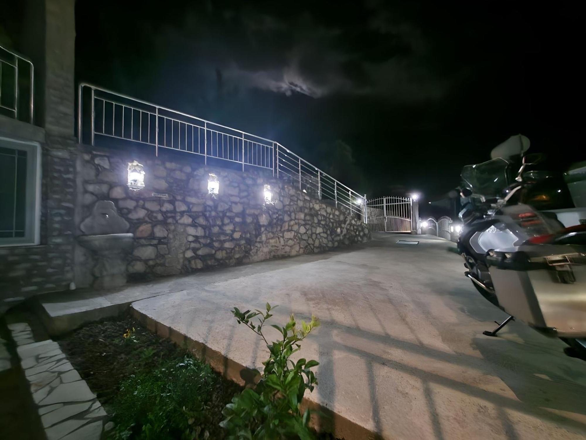 Bed and Breakfast Hyka Stone House Shkodër Esterno foto